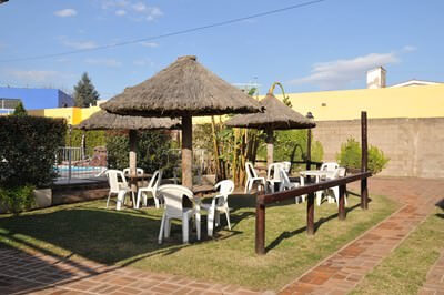 Sombrillas y mesas