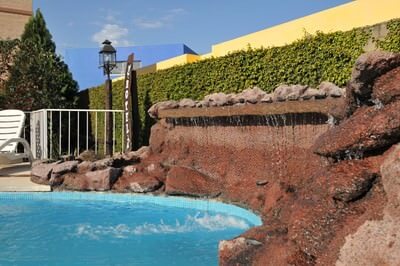 Cascada en la piscina